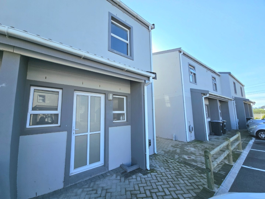 2 Bedroom Property for Sale in Stratford Green Western Cape